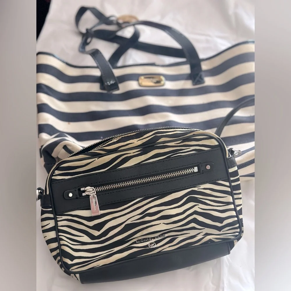 Michael kors bags - Picture 1 of 3